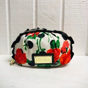 Betsey Johnson 🌹 Rose Cosmetic Makeup Pouch Purse